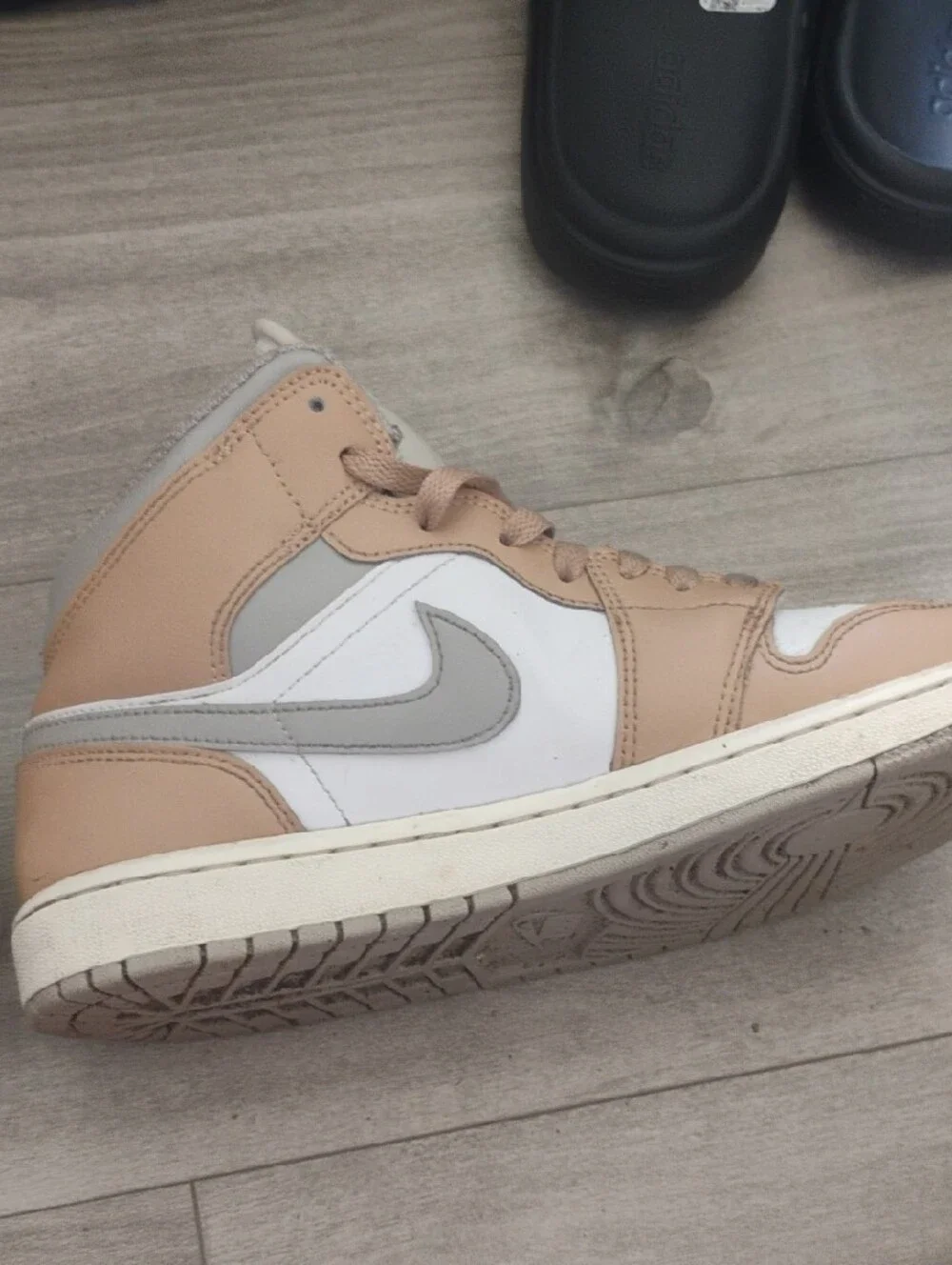 Jordan 1s Peach Tanish